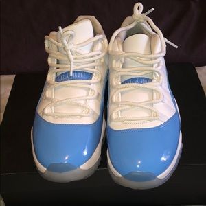 Air Jordan 11 Low UNC